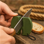 La Chasse® Messerschärfer – Kompakt & Handlich – 2-Stufen-Schleifsystem mit V-förmigen Carbid- & Keramik-Abziehern – Rutschfeste Grifffläche – Für Küchenmesser, Outdoor & Camping